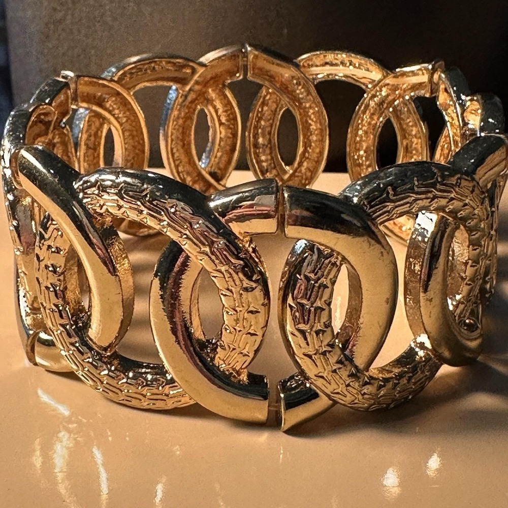 Gold Tone Chunky Interlocking Link Stretch Bracelet Textured Bold Statement Cuff